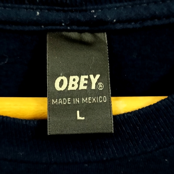 OBEY UNIVERSAL PERSONHOOD HIJAB GIRL VINTAGE GRAPHIC T-SHIRT - Picture 3 of 4